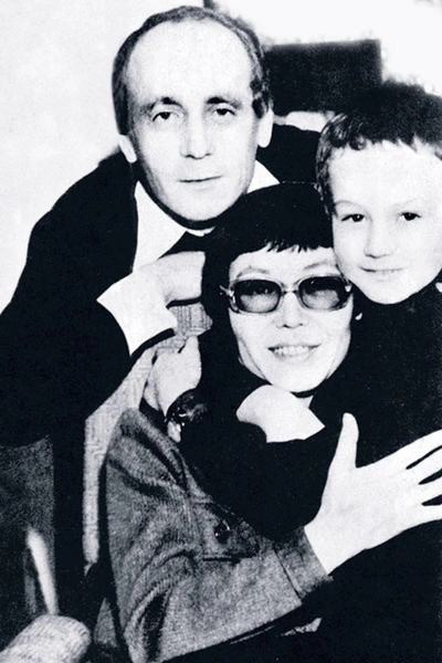 Сын не только видел, как мама снимает кино, но и участвовал в нем