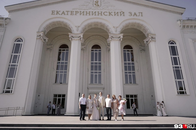Раньше в здании Екатерининского ЗАГСа располагался ДК ЗИП | Источник: Дарья Паращенко / 93.RU