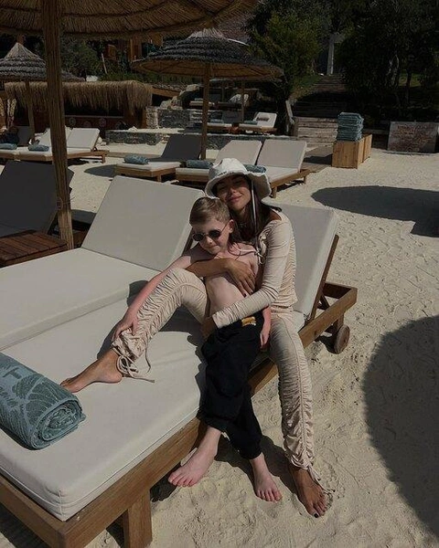 От единственного пока брака у Карины растет сын