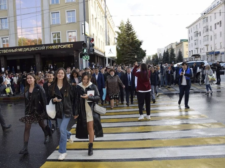 В Уфе чиновники торжественно открыли светофор. Вспоминаем и другие чудные открытия