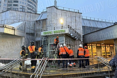 Обвал крыши ларька у метро Гражданский проспект