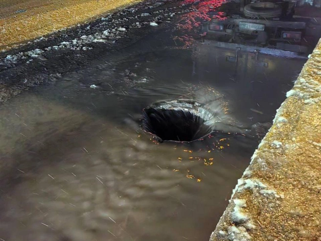 Водопроводная авария на Октябрьской набережной | Источник: Водоканал