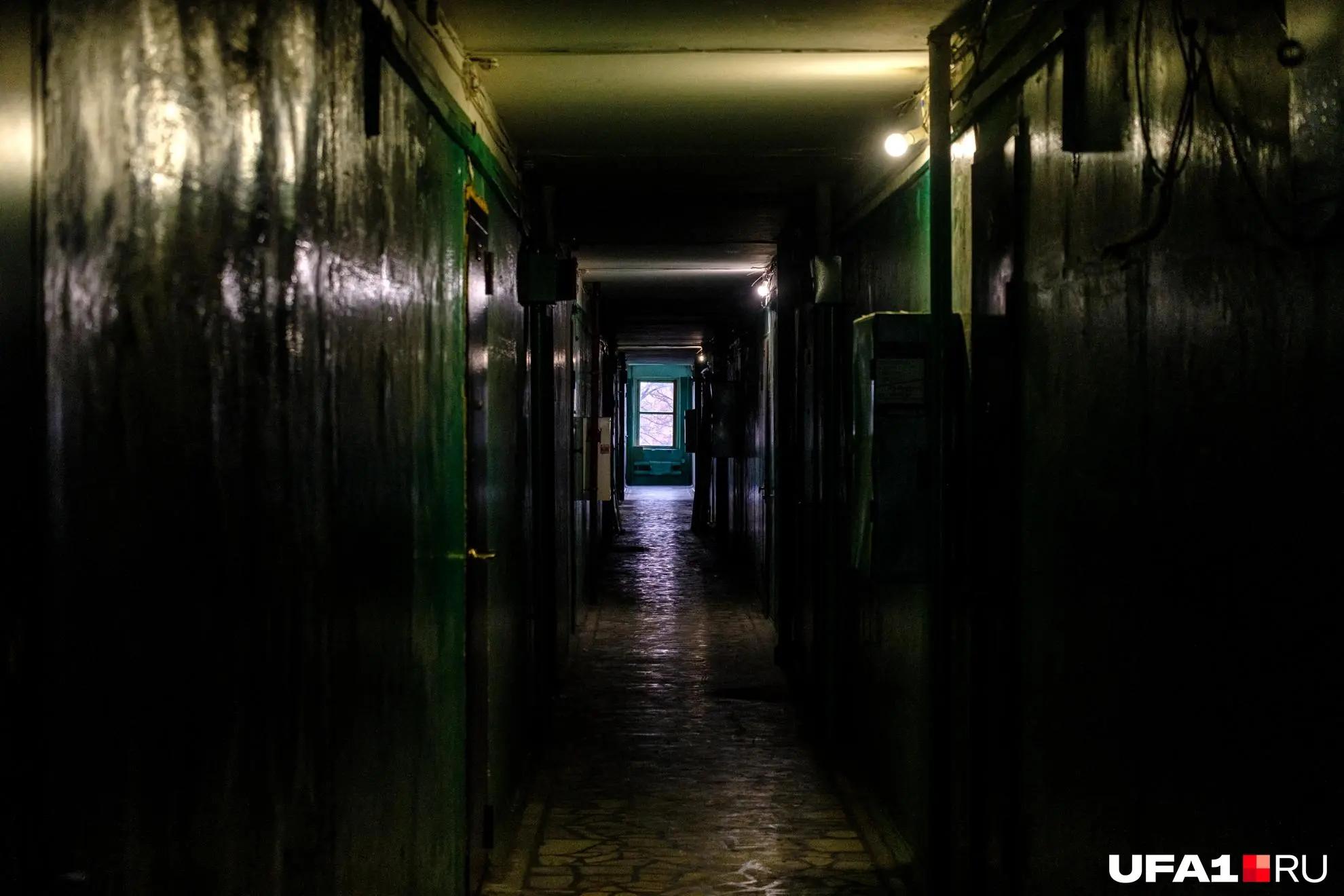 «Из пакета торчала человеческая нога»: уфимцы — о дворе, который в прошлом веке прозвали «Черным квадратом» 