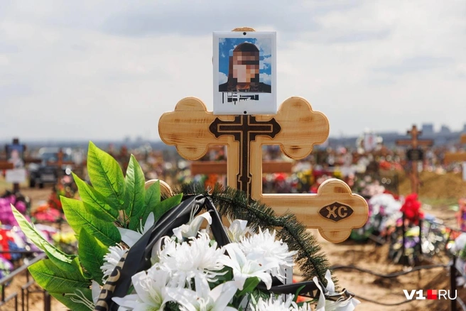 Девушку похоронили на Селезневском кладбище | Источник: Алексей Волхонский / V1.RU