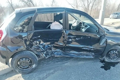 Киа и Датсун столкнулись в Оренбурге, водители пострадали