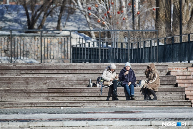 Убирать теплые вещи еще рано | Источник: Александр Ощепков / NGS.RU