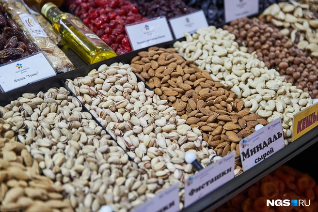 Кешью часто называют орехом, но на самом деле это семя плода анакардиума западного | Источник: Александр Ощепков / NGS.RU