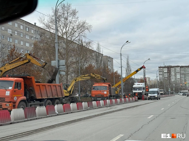 А это фото сделано в 09:40 — техника на месте | Источник: Полина Краснопевцева / E1.RU