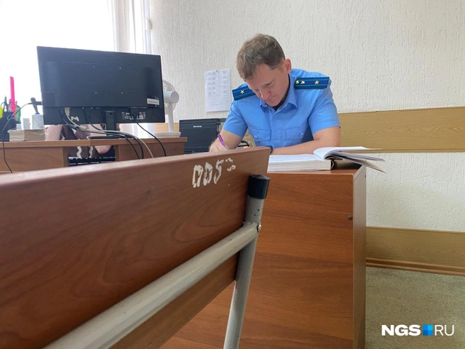 Обвинение поддерживает старший помощник прокурора Октябрьского района Артём Булгаков | Источник: Павел Тиунов / NGS.ru