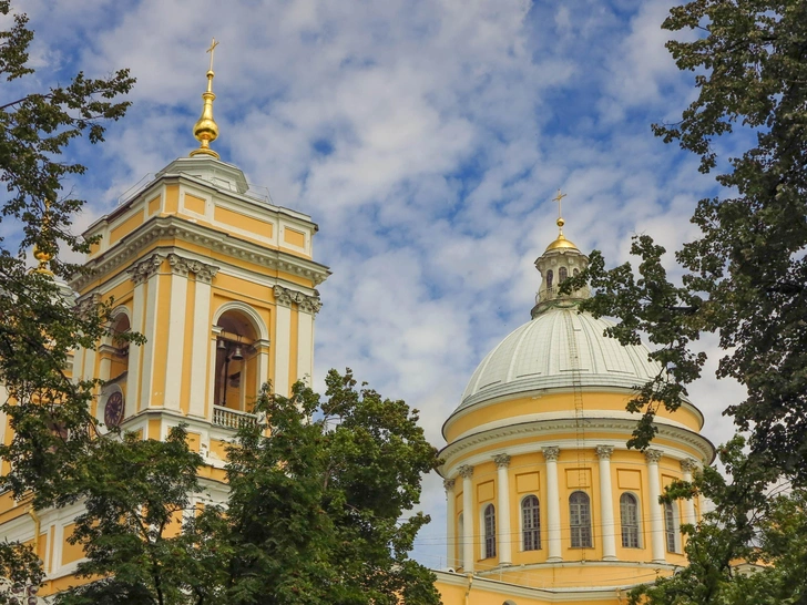 12 сентября — День перенесения мощей святого князя Александра Невского в Петербург. Ныне они хранятся в Александро-Невской Лавре | Источник: Lana Kray/Shutterstock/Fotodom.ru