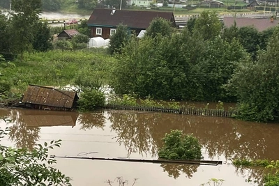Уральские поселки ушли под воду после ливней — кадры потопа