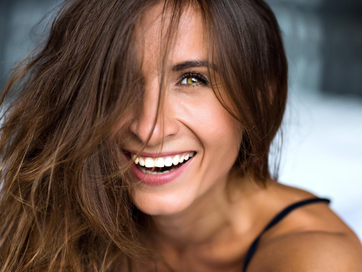Что означает улыбка мужчины при виде женщины: 7 ключевых сигналов