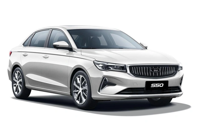 Belgee S50 — это копия Geely Emgrand, но заметно дешевле. Прайс Emgrand начинается от 2,394 миллиона, близко оснащенный S50 — от 2 миллионов рублей | Источник: Belgee