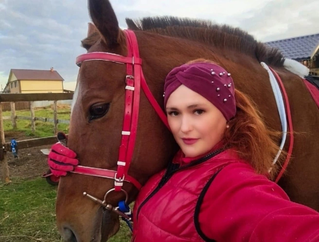 Александра была тренером по конному спорту  | Источник: Конноспортивный клуб Black Horse. г. Кунгур / Vk.com