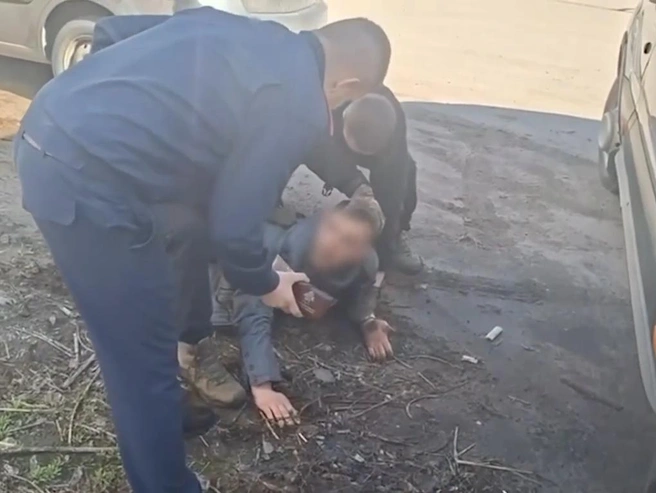 Момент задержания подозреваемых журналистов зафиксирован на видео | Источник: СУ СК России по Волгоградской области