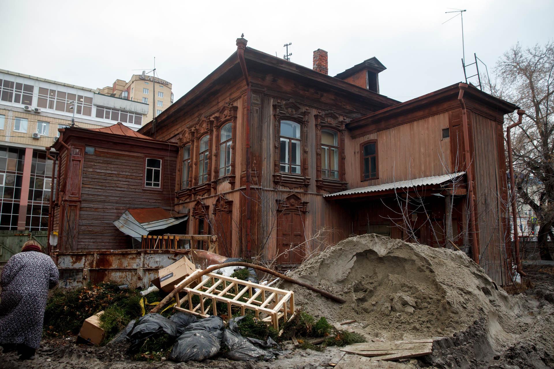 На восстановление «Дома Ивановых» по улице Водопроводной, 26 в центре Тюмени  потратят 50 миллионов, экскурсия внутри памятника деревянного зодчества,  который будут восстанавливать - 9 декабря 2023 - 72.ру