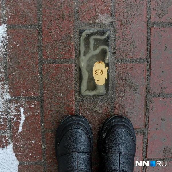 «Фигурка дерева» на улице Минина, 25 | Источник: Наталья Бурухина / NN.RU