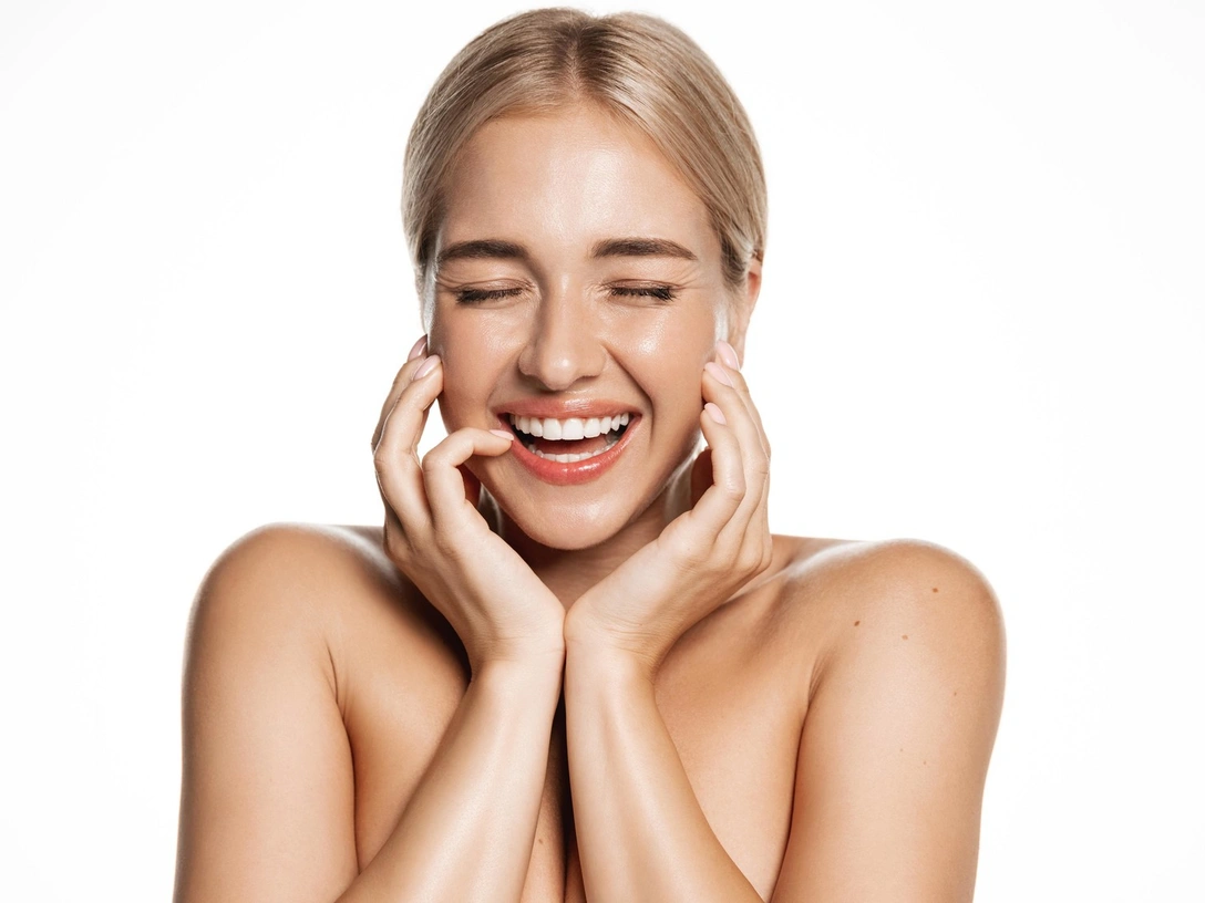 7 главных правил по уходу за кожей в жару | marieclaire.ru