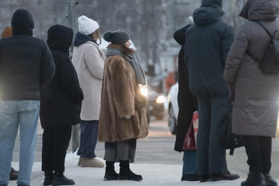 Arkhangelsk Residents in Fur and Down Jackets Brave the Cold