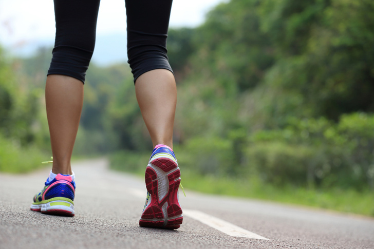 Один длинный, два коротких: ходьба с разной длиной шага поможет быстро похудеть