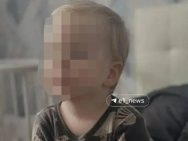 Малыш, который пострадал в страшном ДТП на проспекте Космонавтов, не выходил из комы | Источник: читатель E1.RU