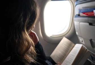 Что почитать в самолете: 7 неожиданных книг от шеф-редактора сайта Psychologies