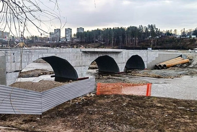 Пешеходный мост и памятник Невскому в Кемерове: финал стройки