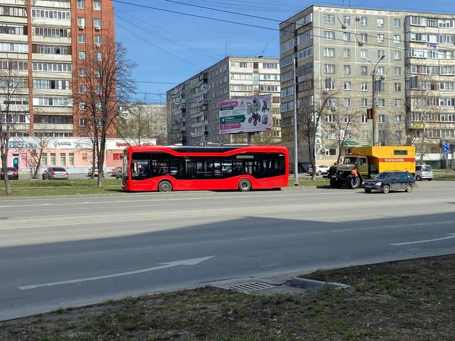 Вытаскивать троллейбус пришлось аварийной службе | Источник: читатель 74.RU