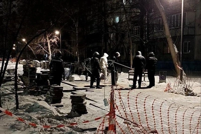 В Челябинске плитку уложили во время снегопада