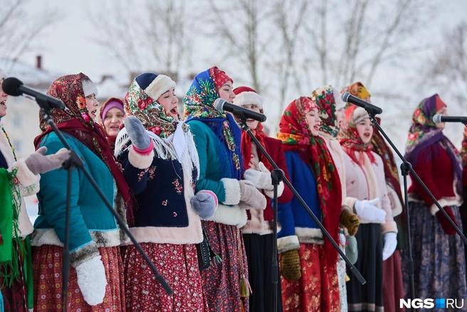 На сцене выступил фольклорный коллектив | Источник: Александр Ощепков / NGS.RU