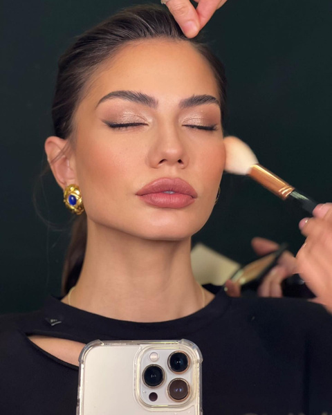 7 вариантов макияжа на выпускной от Ханде Эрчел, Демет Оздемир и других турецких актрис 🥰