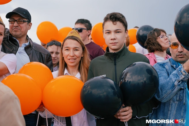 Оранжевые и черные шары всем желающим раздавали бесплатно | Источник: Даниил Пономаренко / MGORSK.RU