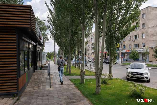 Благоустройство докатилось и до улицы Казахской. Однозначно лучше, чем было | Источник: Алексей Волхонский / V1.RU