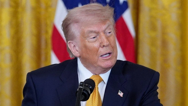 Трампа раскритиковали за то, что он, как показалось, «забыл», что Бэррон — его сын. | Источник: MEGA