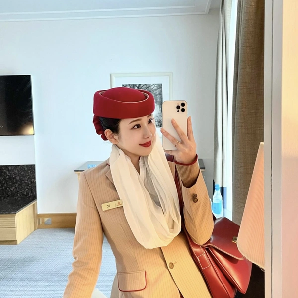 стюардессы, стюардессы униформа, стюардессы форма, Emirates  | Источник: Социальные сети