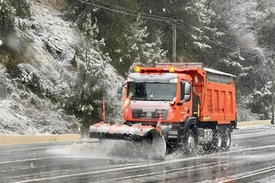 Штормовое предупреждение в Сочи продлено из-за снегопадов