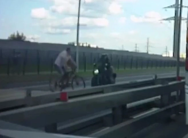 В Москве мотоциклист насмерть сбил велосипедиста (видео) | ya62.ru