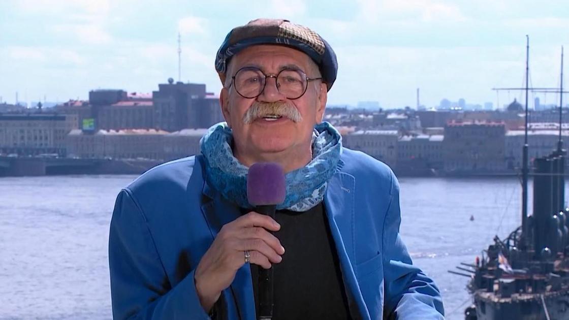 69-летний ведущий вернул россиянам интерес к прогнозам погоды: кашляет, чихает, не боится ливней