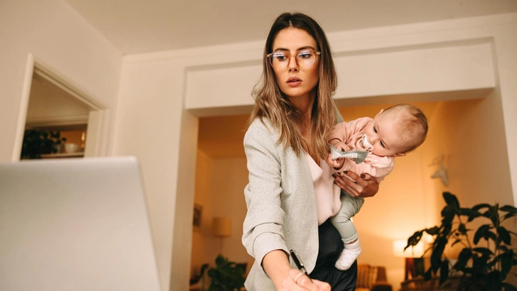 Родительское выгорание в эпоху удаленной работы: как его распознать и что с этим делать | Источник: Shutterstock/Fotodom.ru