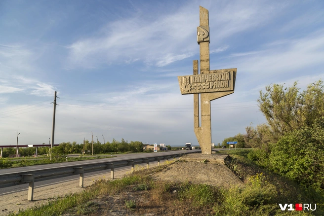 Без воды остались и муниципальные учреждения, в том числе и школы с детскими садами | Источник: Константин Завриков / V1.RU