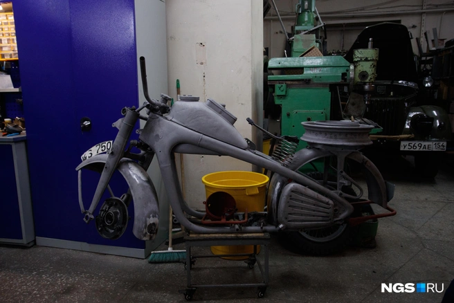Мотоцикл Zündapp KS 750 Александр планирует завершить до мая 2026 года. Пока он готов на 40% | Источник: Андрей Бортко / NGS.RU