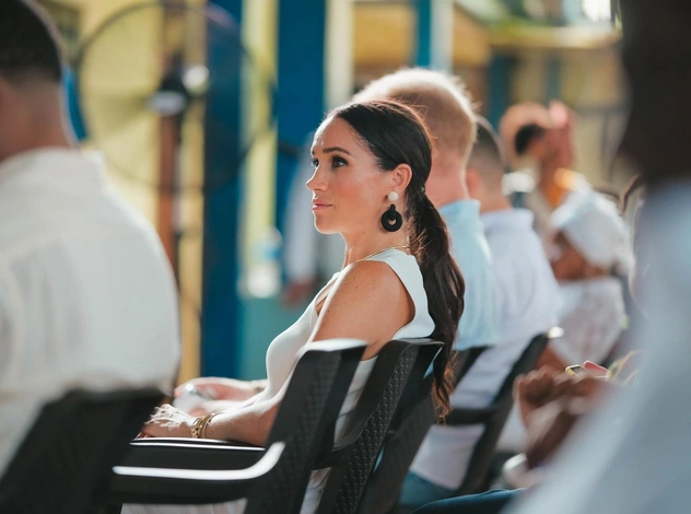 Меган Маркл живет по протоколу — ее вход в комнату объявляет персонал