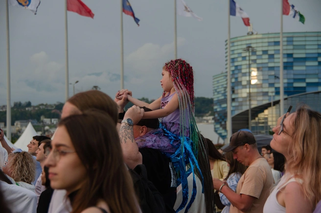 По мнению организаторов, VK Fest — это как Новый год, только летом | Источник: Оксана Витязь