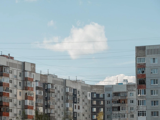 Вопреки стереотипам, панельные дома не выглядят мрачно. Они — часть культурного кода | Источник: Александр Куренной / 76.RU