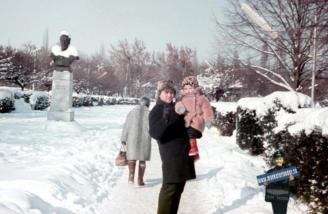 Сквер имени Свердлова (Сквер Дружбы), зима 1971–1972 годов | Источник: Из семейного архива А. Г. Клочко / myekaterinodar.ru