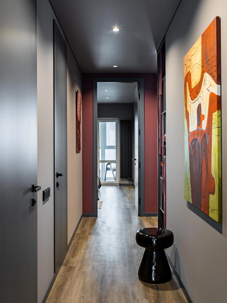 Картины, Ольга Ибадова, Юлия Поздняк. Потолки, ArtPotolok. Свет, ST Luce. Пуф Tavolino, Gervasoni. Пол, Berry Alloc. | Источник: Виталина Ворошкевич. Стиль: Юлия Поздняк