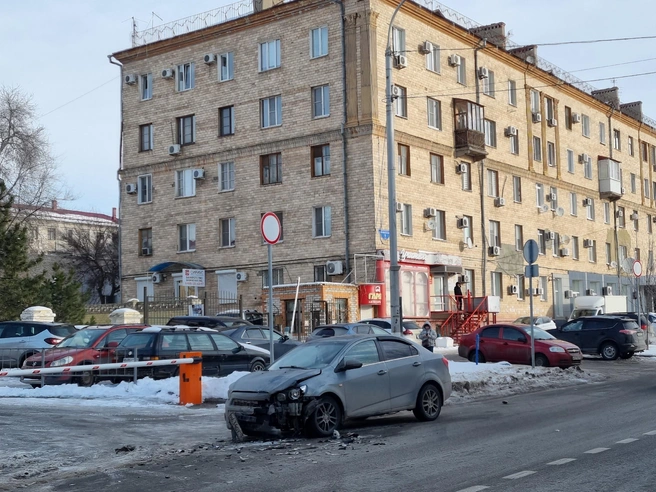 Ремонт автомобиля, судя по повреждениям, обойдётся в десятки тысяч рублей | Источник: читатели V1.RU