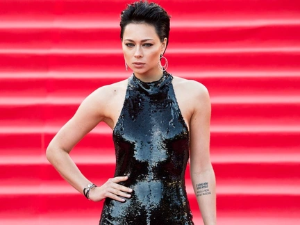 Грудь вперед: самые сексуальные наряды открытия ММКФ