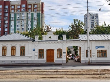 Место для такого заведения не подходящее, но смотрится красиво | Источник: GeminiAI