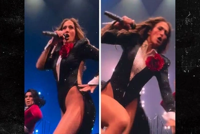 Дженнифер Лопес чуть не упала на концерте в Лас-Вегасе